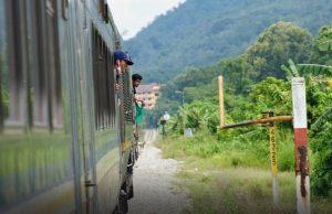 Kereta api enjin stim konsep tradisional mula operasi Januari 2024