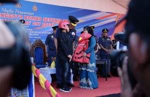 Sebak terima topi, jaket keselamatan arwah Mohd Diya