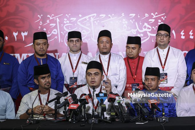 Ketua Pergerakan Pemuda UMNO, Dr. Muhamad Akmal Saleh bercakap pada sidang media sempena Perhimpunan Agung UMNO 2023 di Pusat Dagangan Dunia Kuala Lumpur (WTCKL). Foto AFFAN FAUZI, 10 JUN 2023.