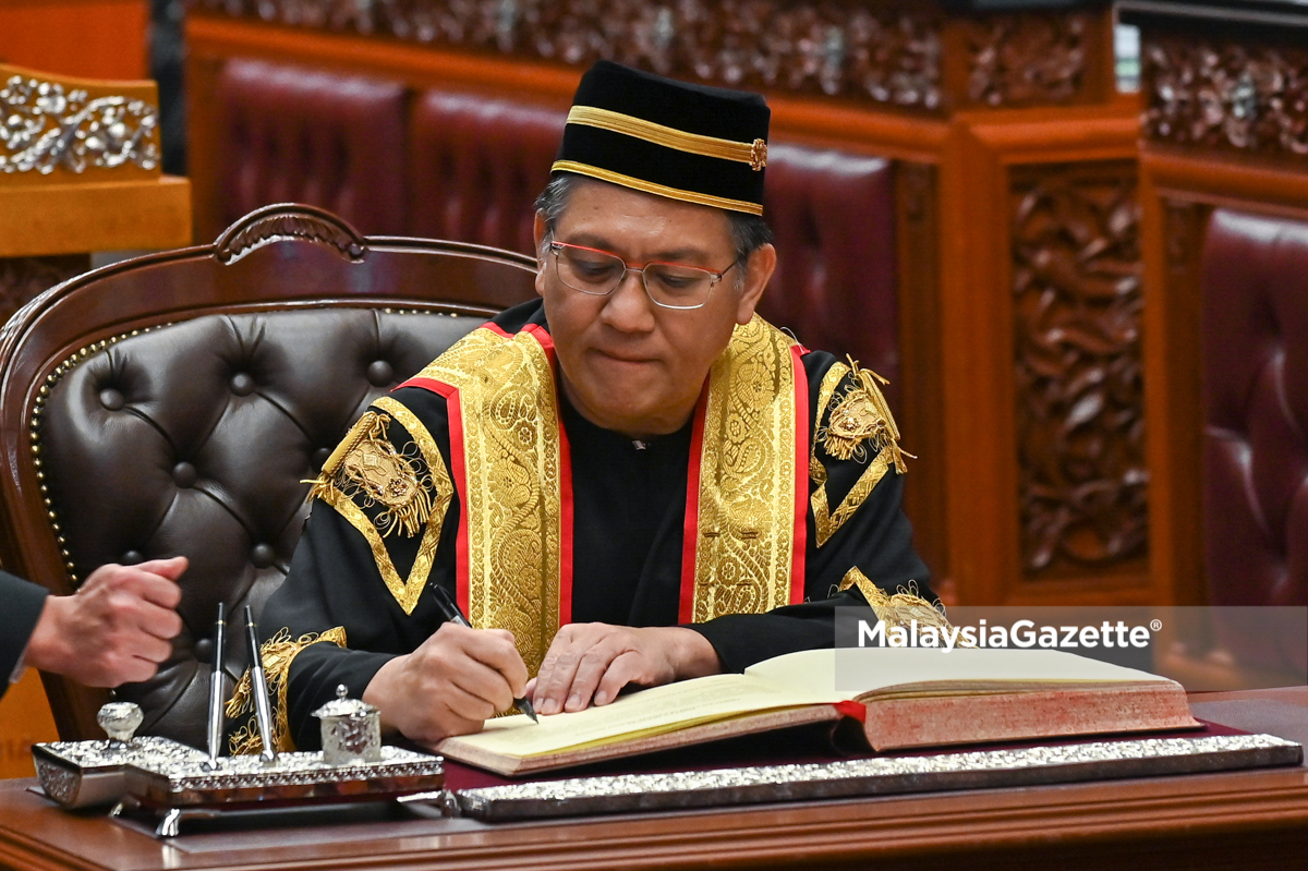 Tan Sri Wan Junaidi Angkat Sumpah Yang Dipertua Dewan Negara Ke-19