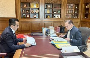 Asyraf Wajdi Dusuki mengadakan pertemuan dengan Perdana Menteri, Datuk Seri Anwar Ibrahim yang juga Pengerusi Pakatan Harapan bagi menyemak draf akhir rundingan kerusi antara PH-BN.