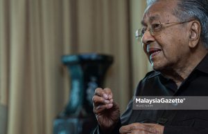 Tun M tunggu Anwar bawa bukti ada berbilion ringgit di mahkamah