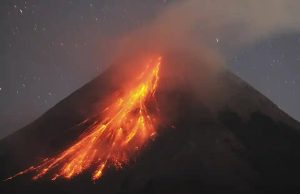 Gunung Marapi meletus, kepulan abu setinggi 1.6 kilometer