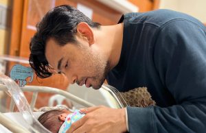 Remy Ishak timang anak lelaki