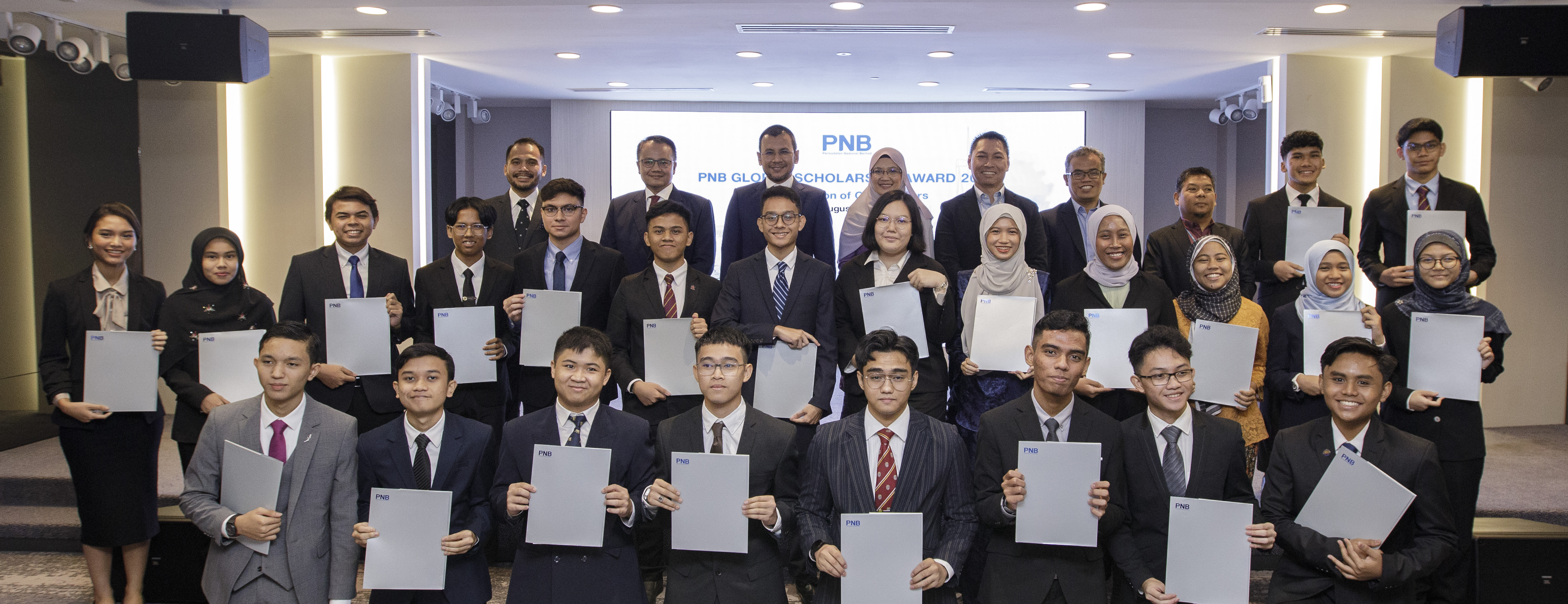 25 pelajar cemerlang SPM 2022 dapat Anugerah Biasiswa Luar Negara PNB