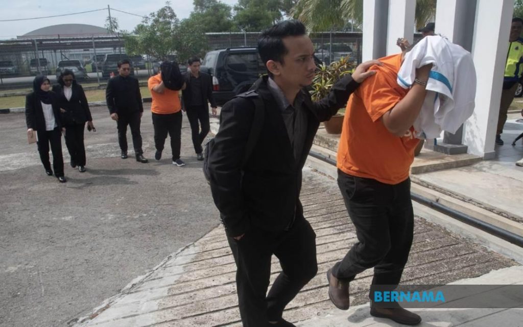 Pegawai, Anggota Polis Labuan Direman Lima Hari Kes Rasuah