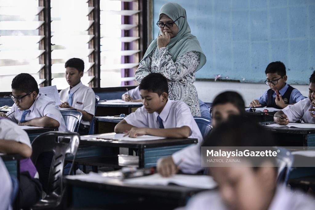 Malaysian Government Teachers: Then and Now