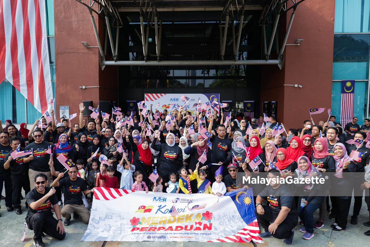 Tiga sekolah terima sumbangan MBI Selangor