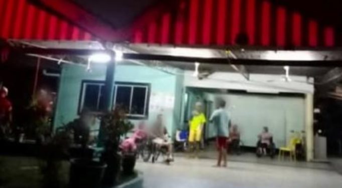 Pusat jagaan orang tua terbakar.
