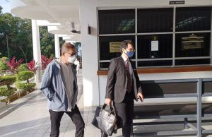 Pemandu kereta mewah bergelar Datuk didakwa pandu secara merbahaya