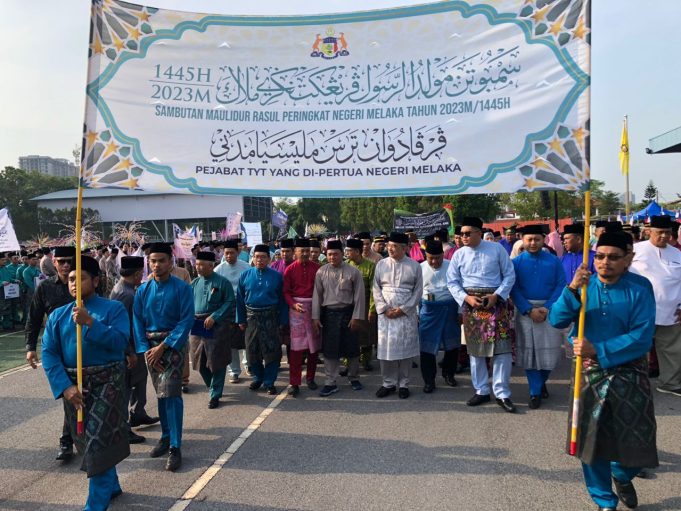 Hampir 7,000 Berarak Sambutan Maulidur Rasul Di Melaka