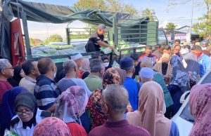 Sanggup beratur lebih sejam beli 10 kg beras tempatan