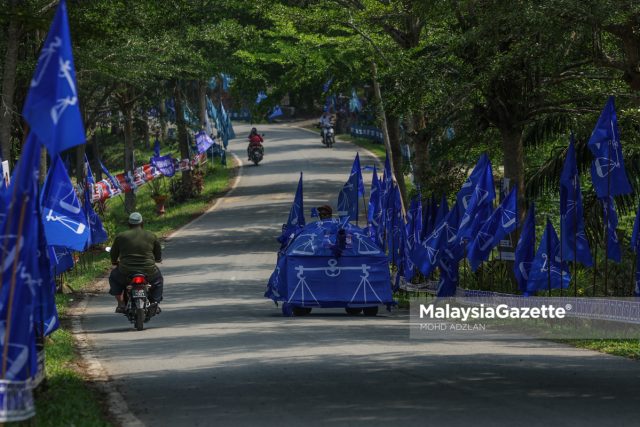 Replika Kereta Kebal Barisan Nasional - PRK Pelangai