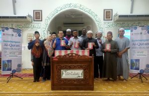 Sumbang 100 naskah al-Quran kepada mualaf