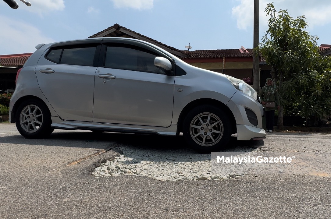 Penduduk bimbang jalan berlubang ancam keselamatan penduduk