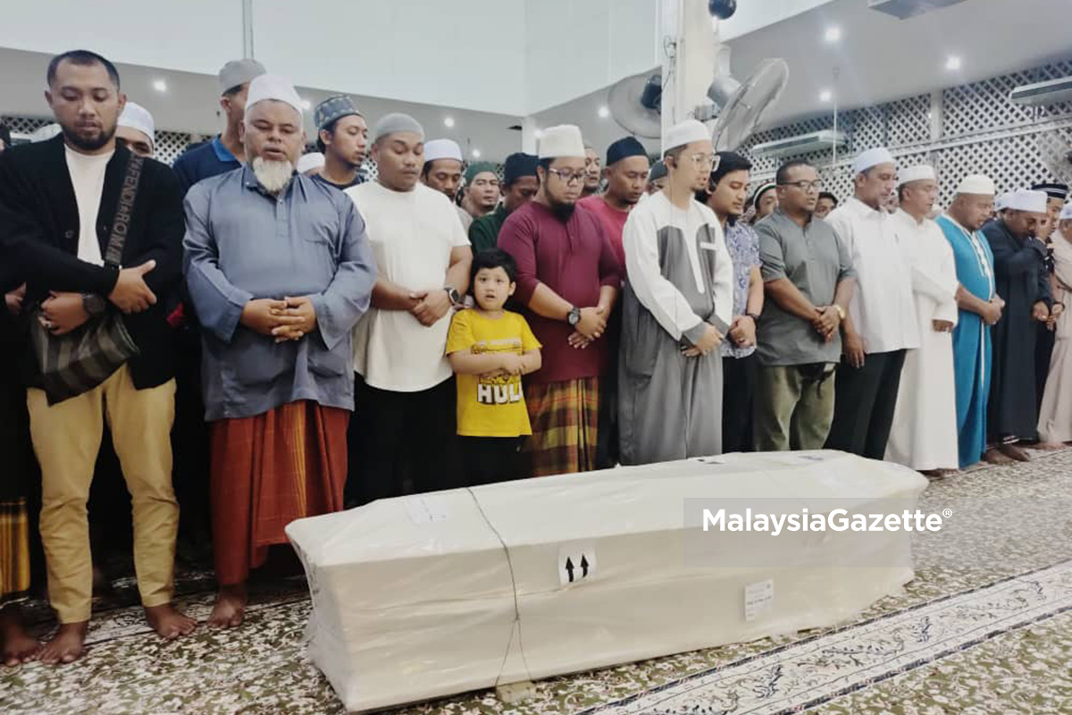 Ratusan Jemaah Tunai Solat Jenazah Muhammad Izzat