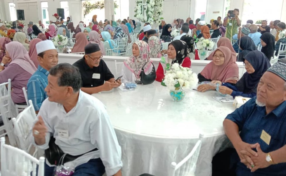Bekas pelajar SM Lemal bertemu selepas 47 tahun berpisah