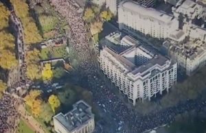 Tidak peduli Hari Armistice, 300,000 pro Palestin berhimpun di London