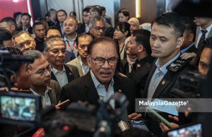 Anwar berang akhbar Harakah papar gambar dengan bendera Israel