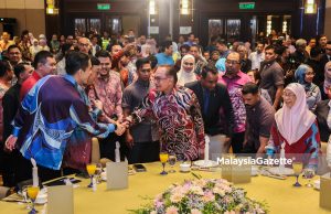 Anwar Hadir Majlis Makan Malam Koperasi Keadilan