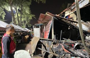 9 gerai penjaja di Teluk Kemang terbakar