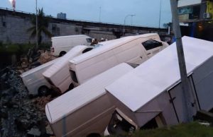 Enam van, lori terjejas akibat tanah mendap
