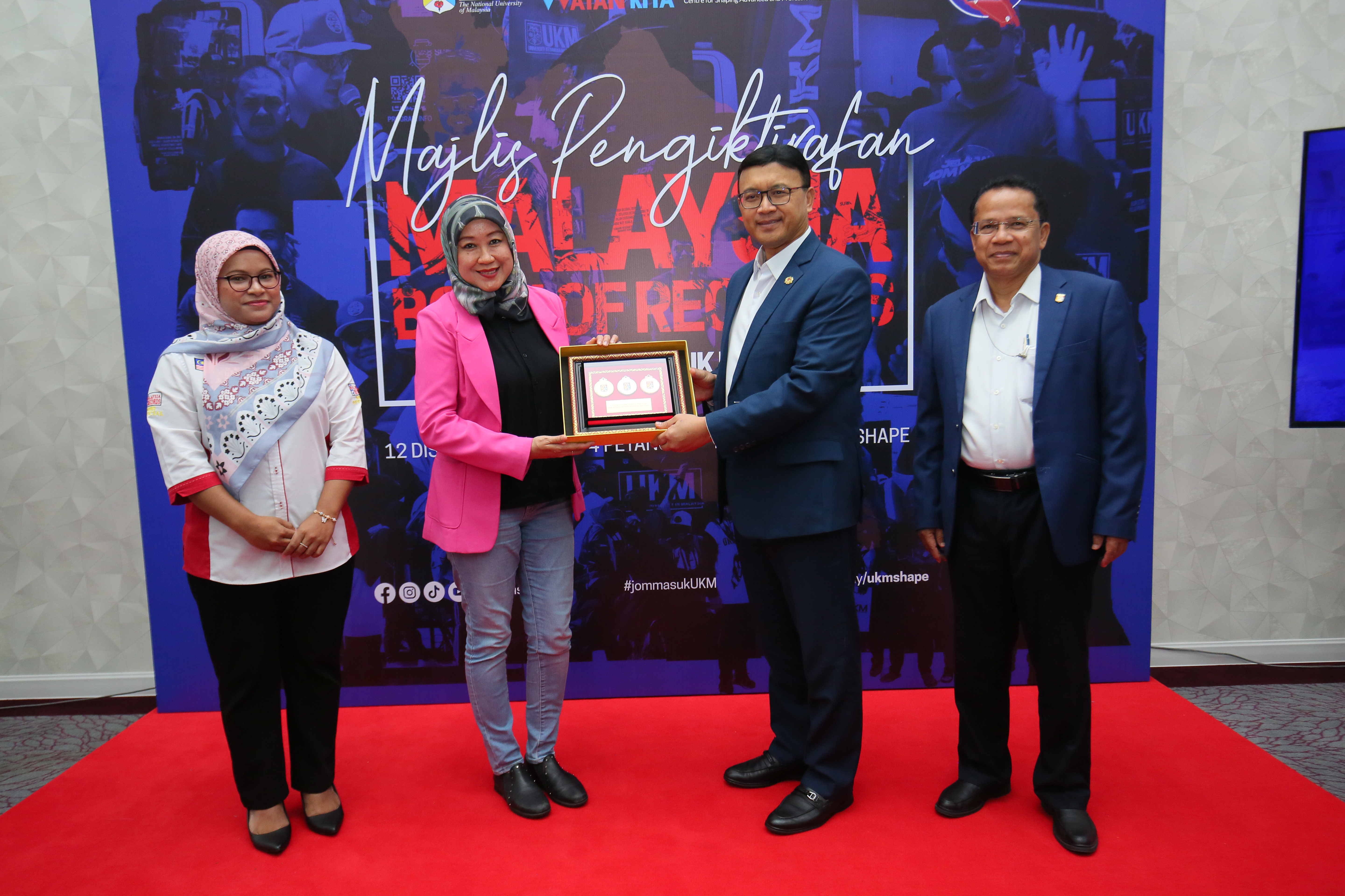 Suria FM, UKM diiktiraf Malaysia Book of Records