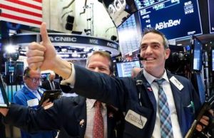 Pasaran saham AS tamatkan 2023 dengan prestasi terbaik