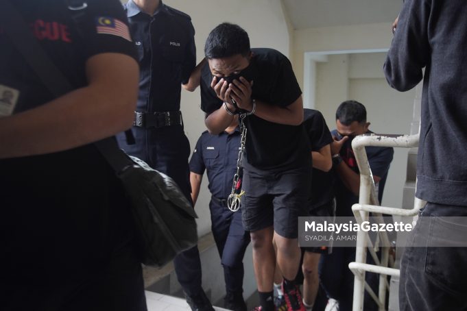 SUSPEK MERUSUH DI STADIUM