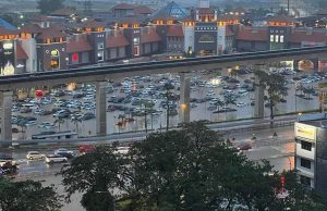 Pusat beli belah di Puchong dinaiki air