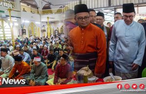 MGNews: PM Makan Tengahari Bersama Rakyat Sebelum Tunai Solat Jumaat Di Kota Damansara