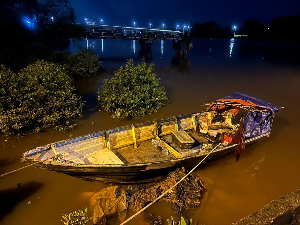 Maritim Malaysia Tahan Bot Gentian Kaca Bersama Syabu