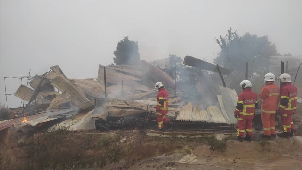 Rumah kongsi sementara hangus terbakar