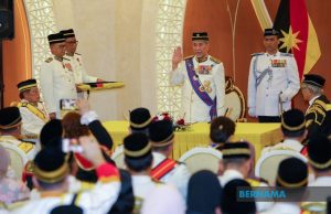 Wan Junaidi angkat sumpah sebagai Yang Dipertua Negeri Sarawak kelapan