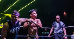 Emman Azman dari Malaysia Pro Wrestling ketika menentang ahli gusti Australia dari New Japan Pro Wrestling, Robbie Eagles
