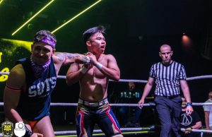 Emman Azman dari Malaysia Pro Wrestling ketika menentang ahli gusti Australia dari New Japan Pro Wrestling, Robbie Eagles