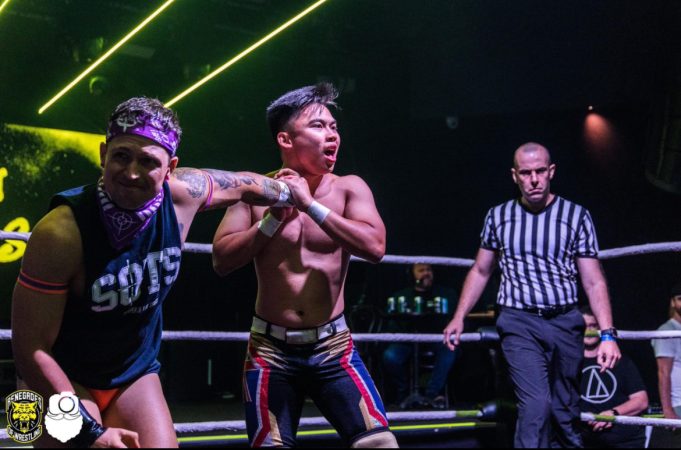Emman Azman dari Malaysia Pro Wrestling ketika menentang ahli gusti Australia dari New Japan Pro Wrestling, Robbie Eagles