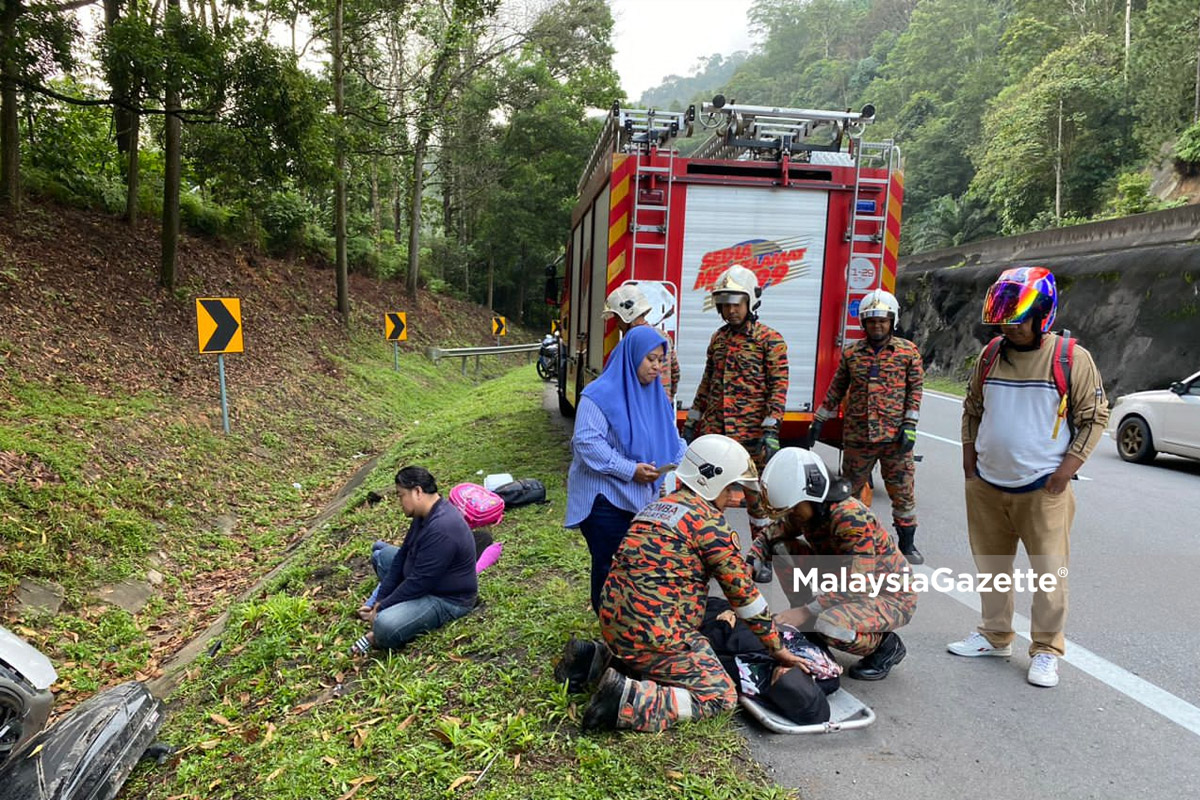 Seorang meninggal, 4 cedera Perodua Alza terbabas