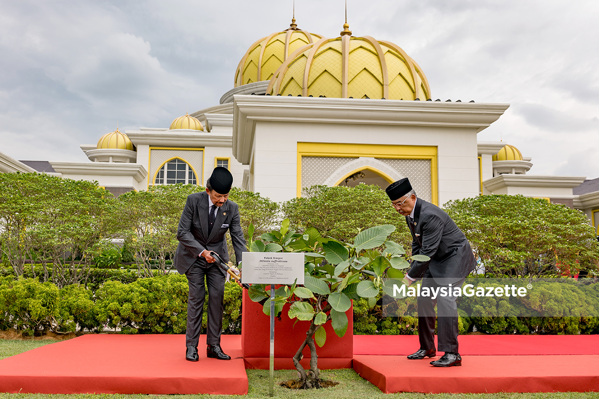 LENSA MG | Dirgahayu Tuanku AL-SULTAN ABDULLAH 57