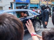 Keberangkatan Balik YDPA penuh emosi di Jalan Mahkota