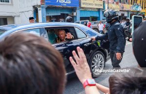 Keberangkatan Balik YDPA penuh emosi di Jalan Mahkota