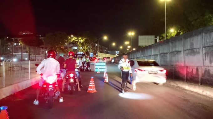 Ops Khas Ambang Tahun Baru oleh Trafik Ampang Jaya di Pandan Indah Kelmarin. Ihsan IPD Ampang