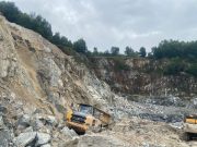 Tanah kuari runtuh: Seorang terselamat, seorang lagi masih tertimbus