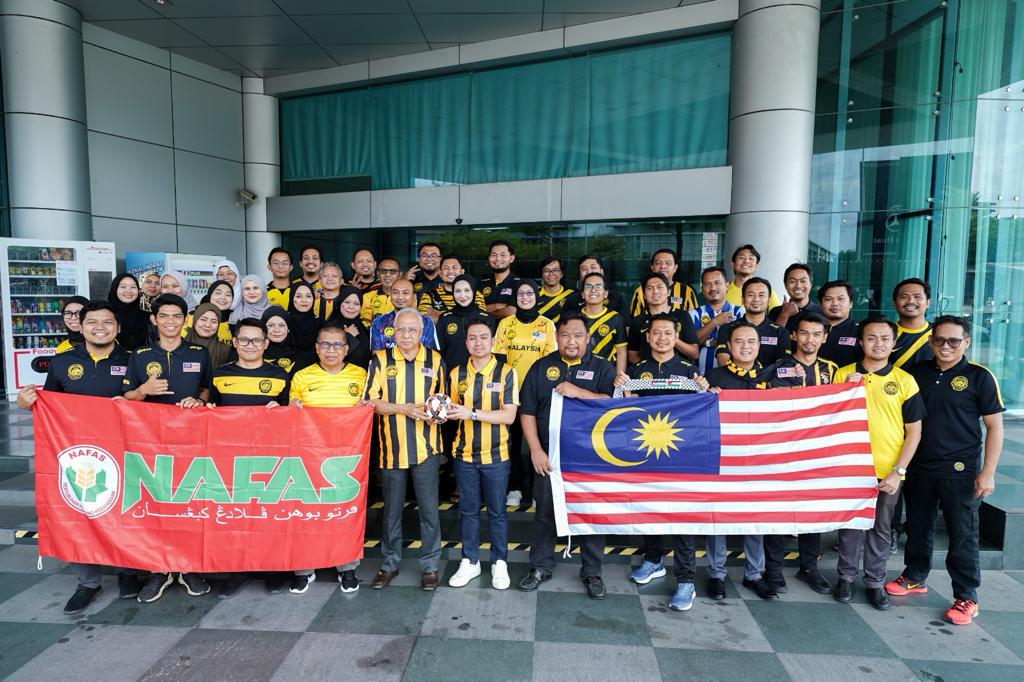 Staf NAFAS pakai jersi ke pejabat, tanda sokong Harimau Malaya