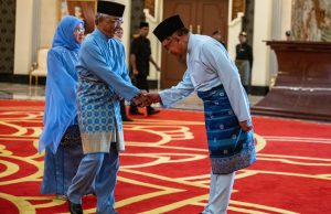 Agong, Raja Permaisuri berangkat ke majlis jamuan teh diraja
