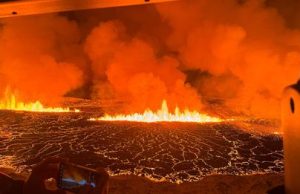 Gunung berapi Iceland tumpahkan lava, rumah penduduk terbakar