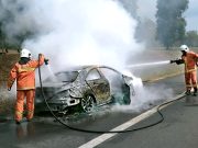 Pemandu, penumpang selamat kereta mewah terbakar di Gurun