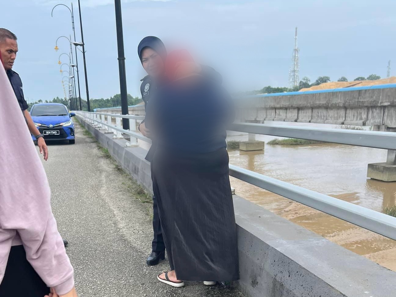 Polis selamatkan wanita kemurungan di Jambatan Sultan Abu Bakar