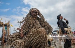 MAH MERI – Tradisi Memperingati Moyang Laut
