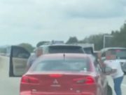 Lelaki pecah cermin kereta gara-gara dihalang semasa melalui lorong kecemasan lebuh raya